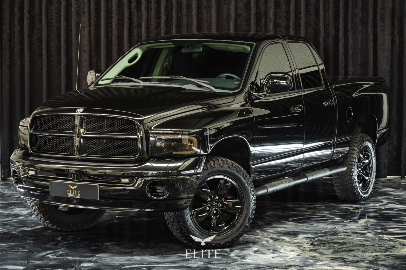 DODGE RAM V8