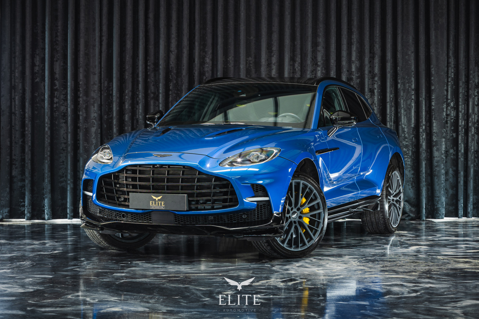 ASTON MARTIN DBX 707