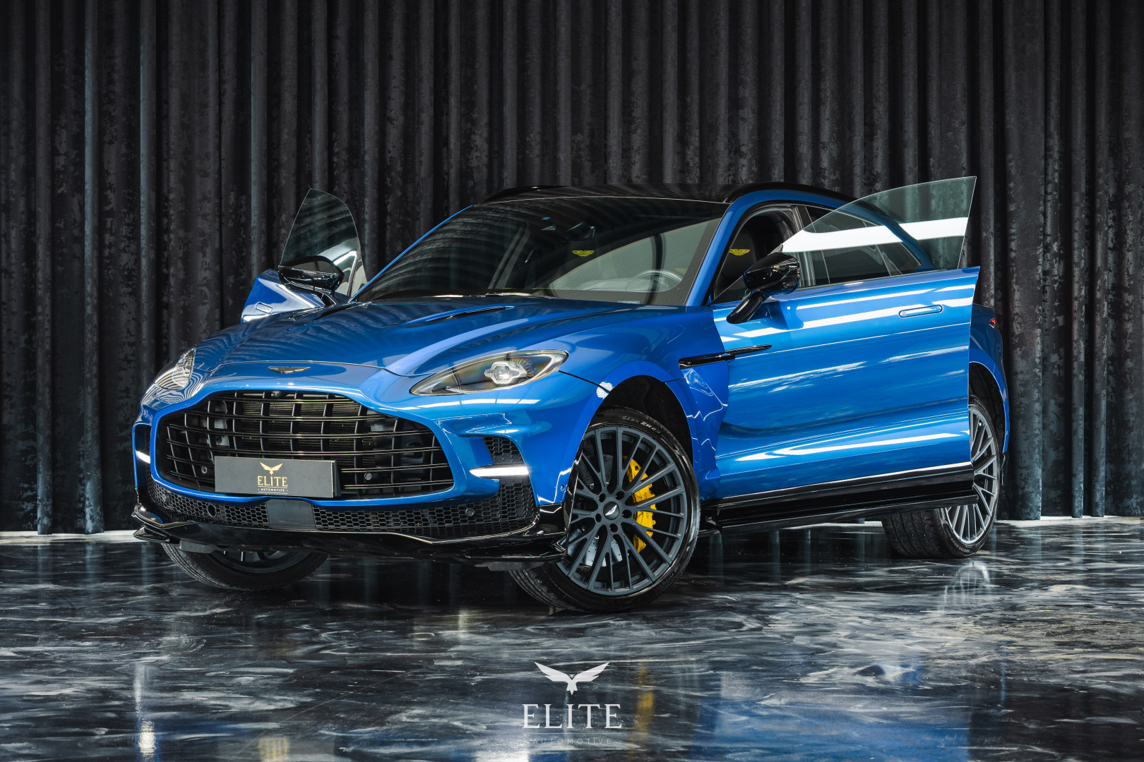 ASTON MARTIN DBX 707