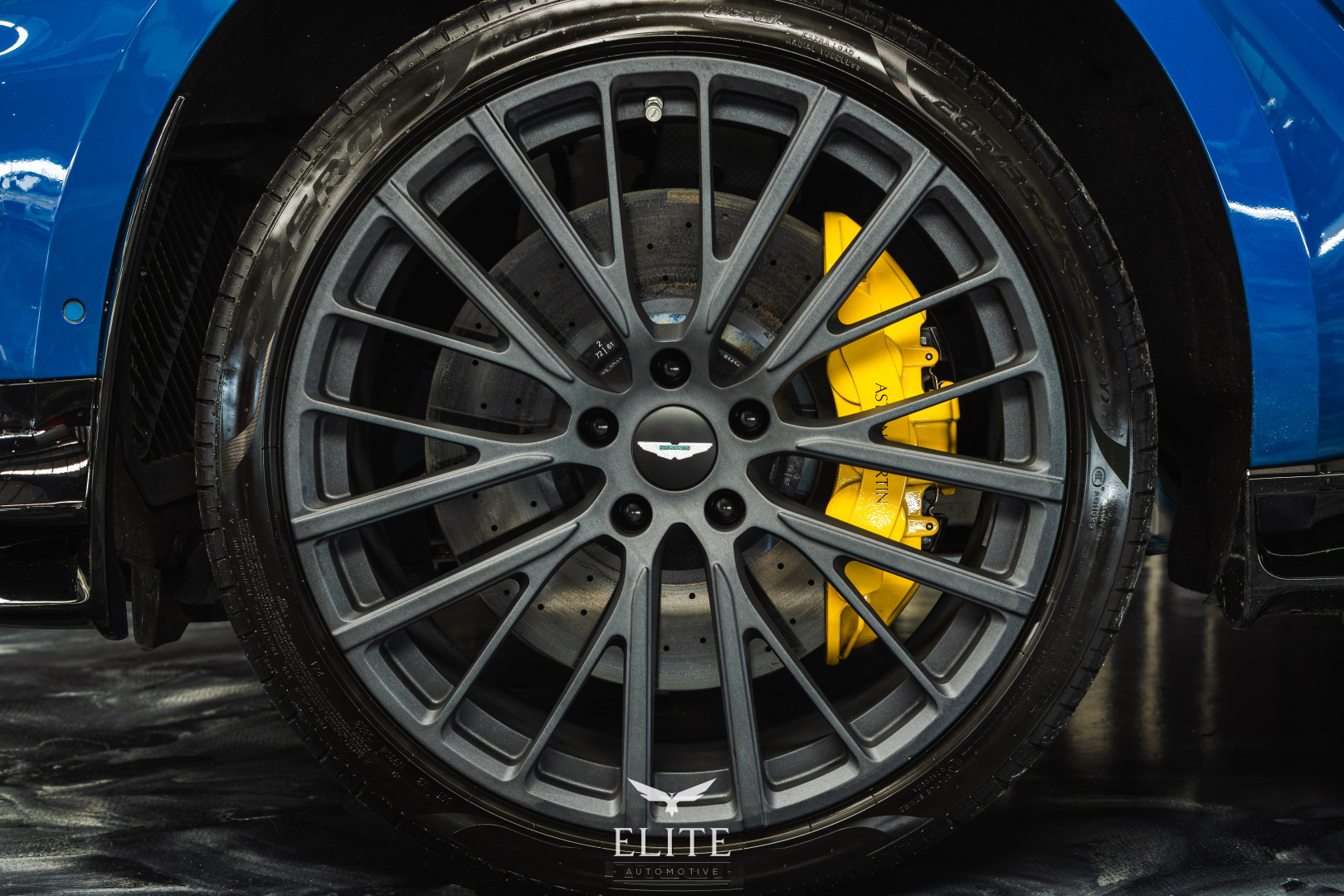 ASTON MARTIN DBX 707