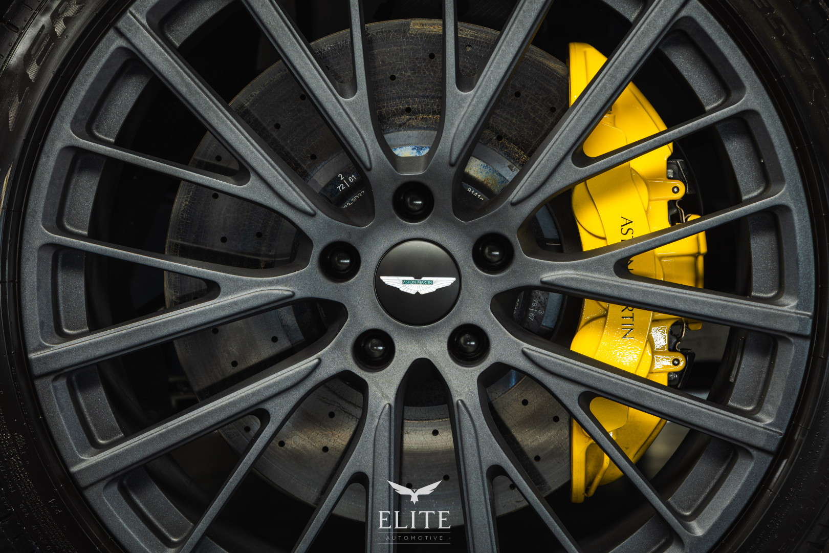 ASTON MARTIN DBX 707