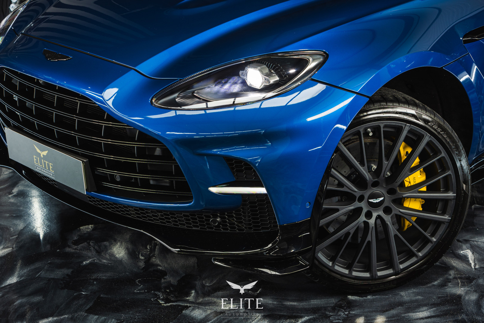 ASTON MARTIN DBX 707