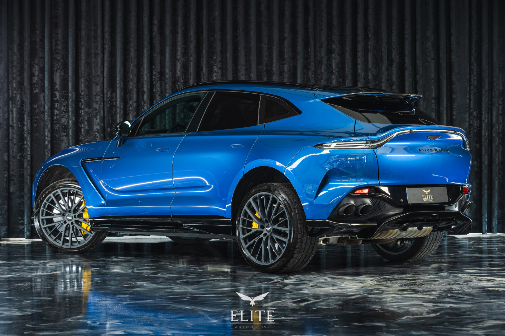 ASTON MARTIN DBX 707