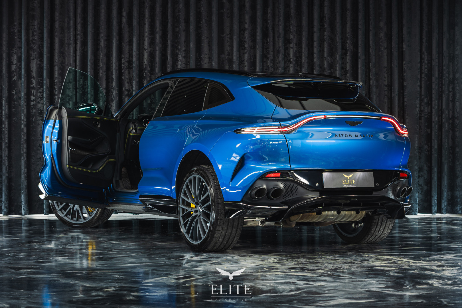 ASTON MARTIN DBX 707