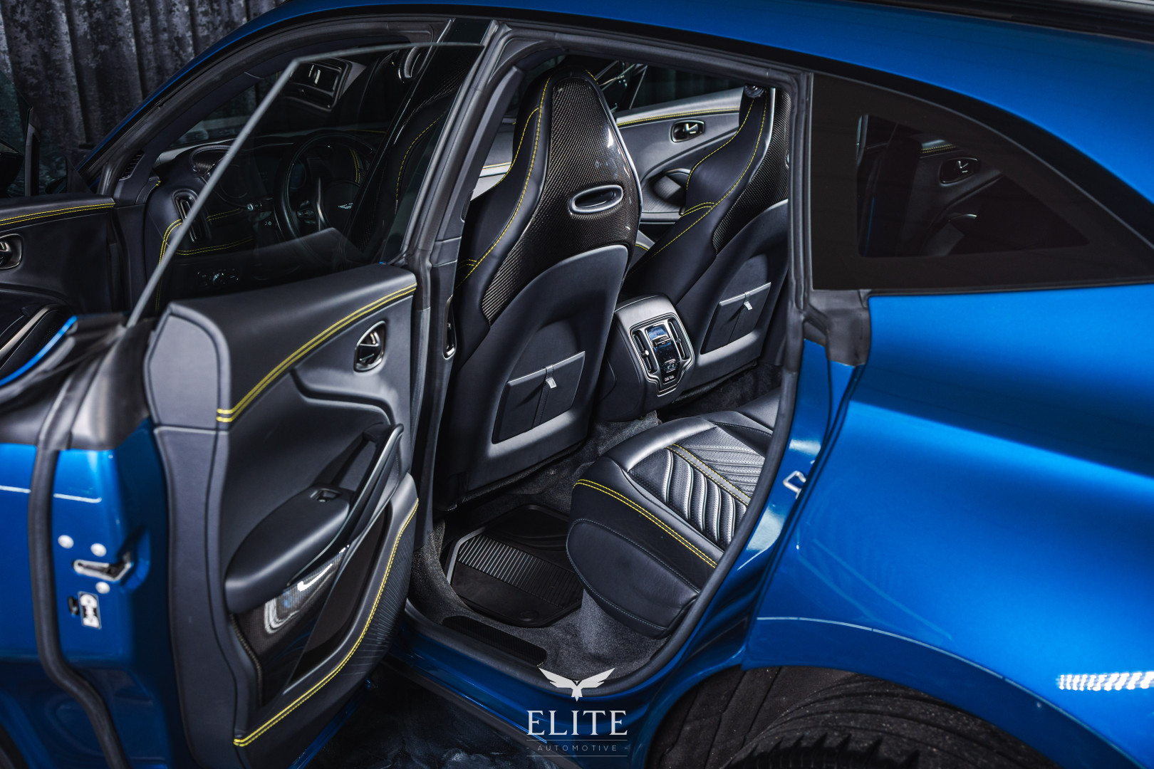 ASTON MARTIN DBX 707