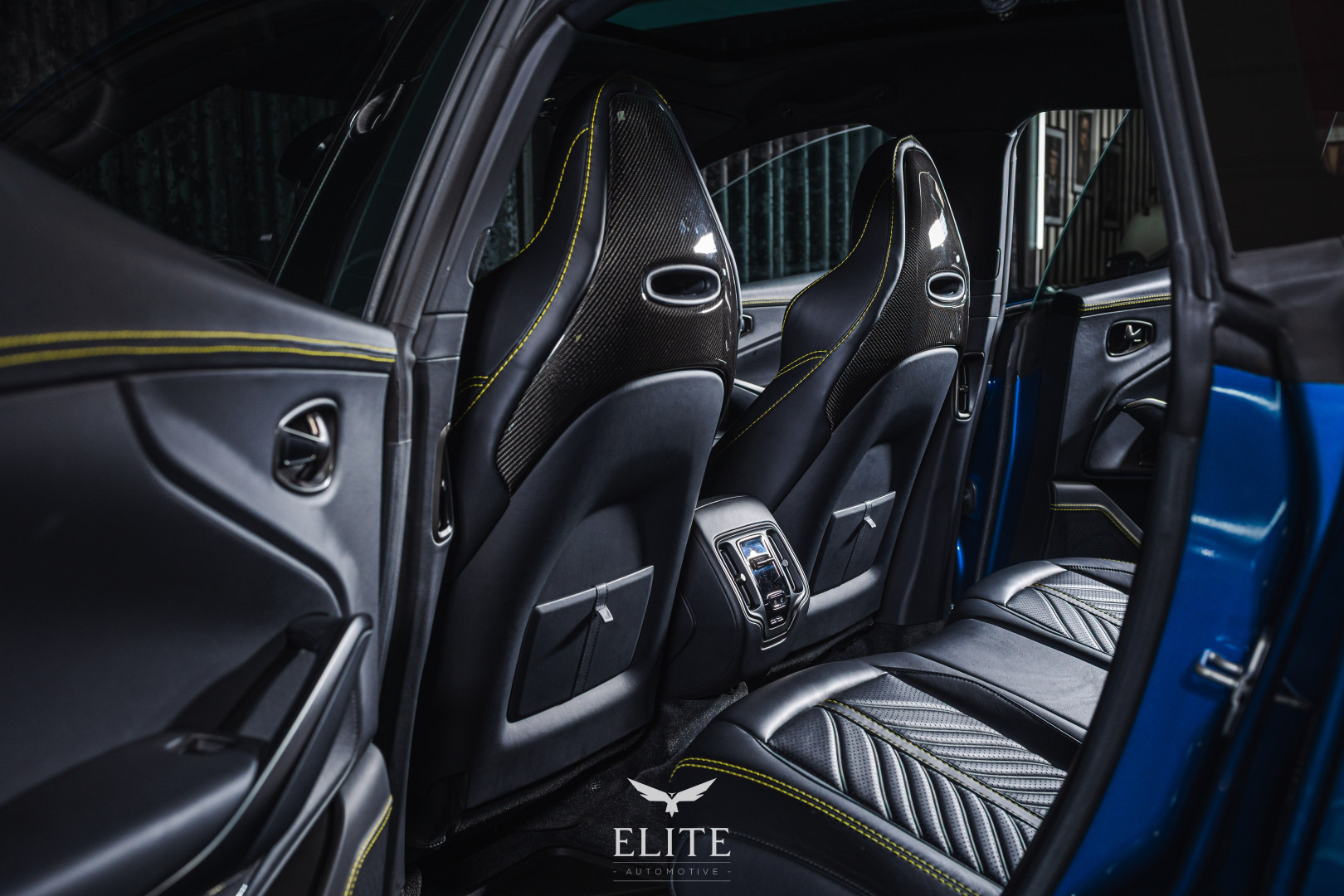 ASTON MARTIN DBX 707