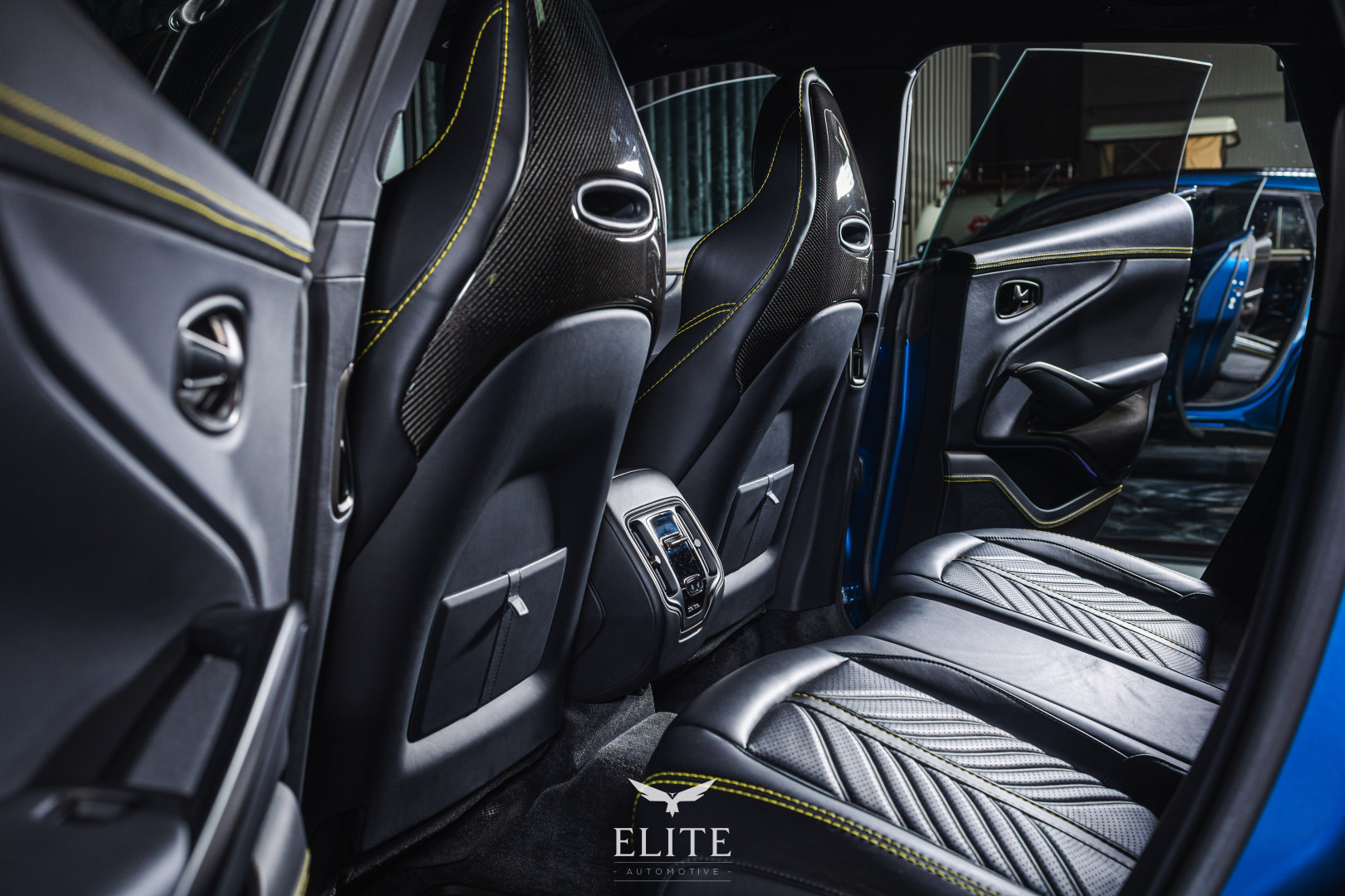 ASTON MARTIN DBX 707