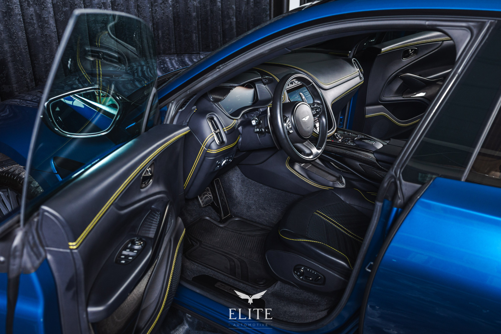 ASTON MARTIN DBX 707