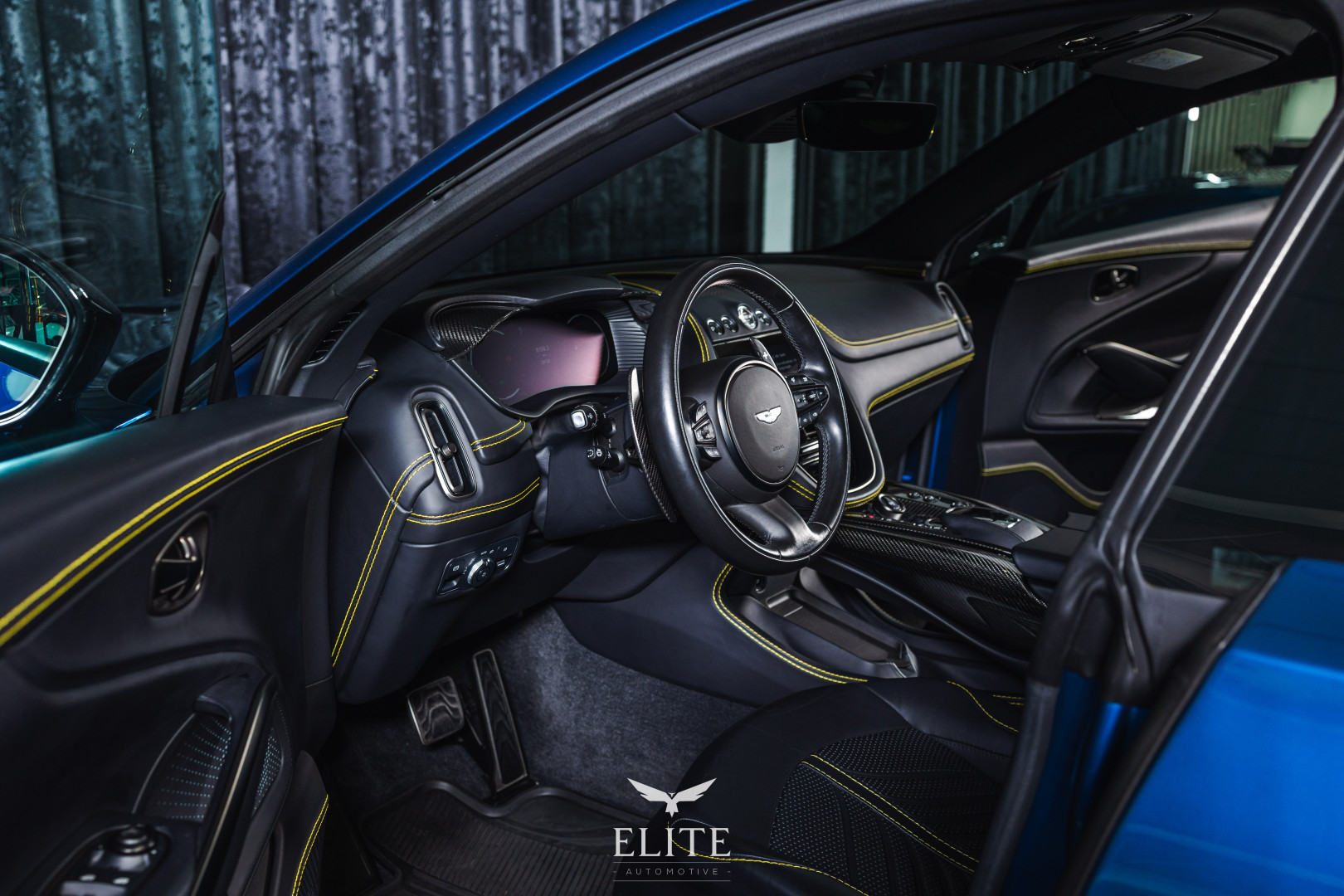 ASTON MARTIN DBX 707