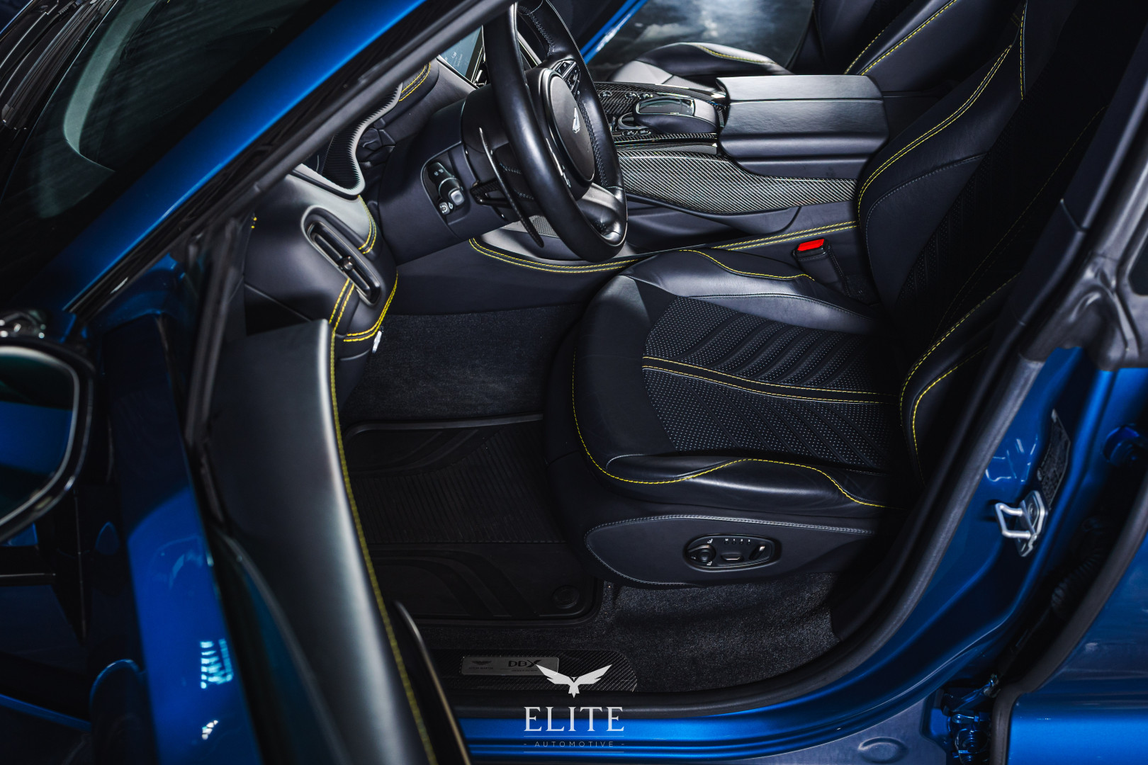 ASTON MARTIN DBX 707