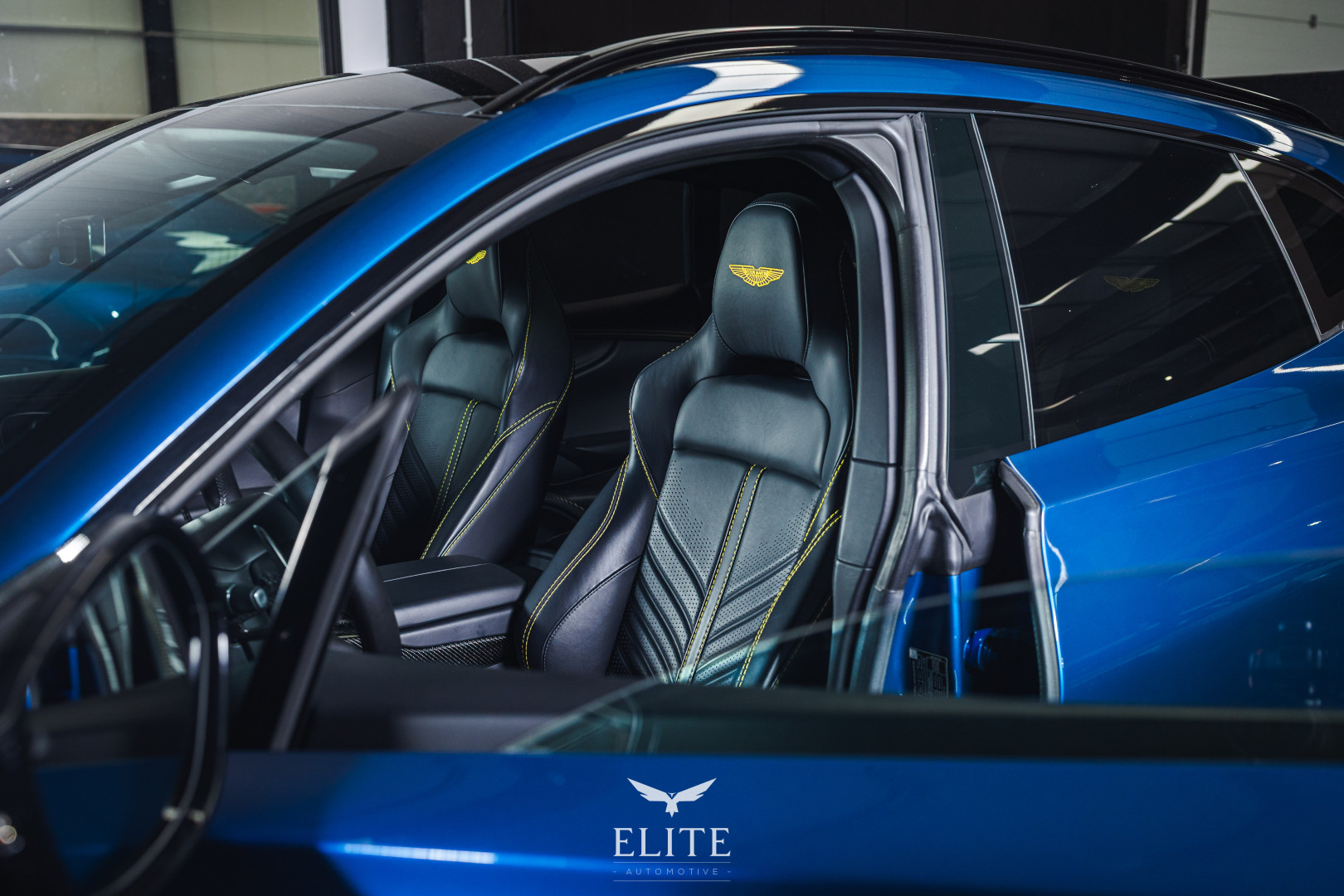 ASTON MARTIN DBX 707