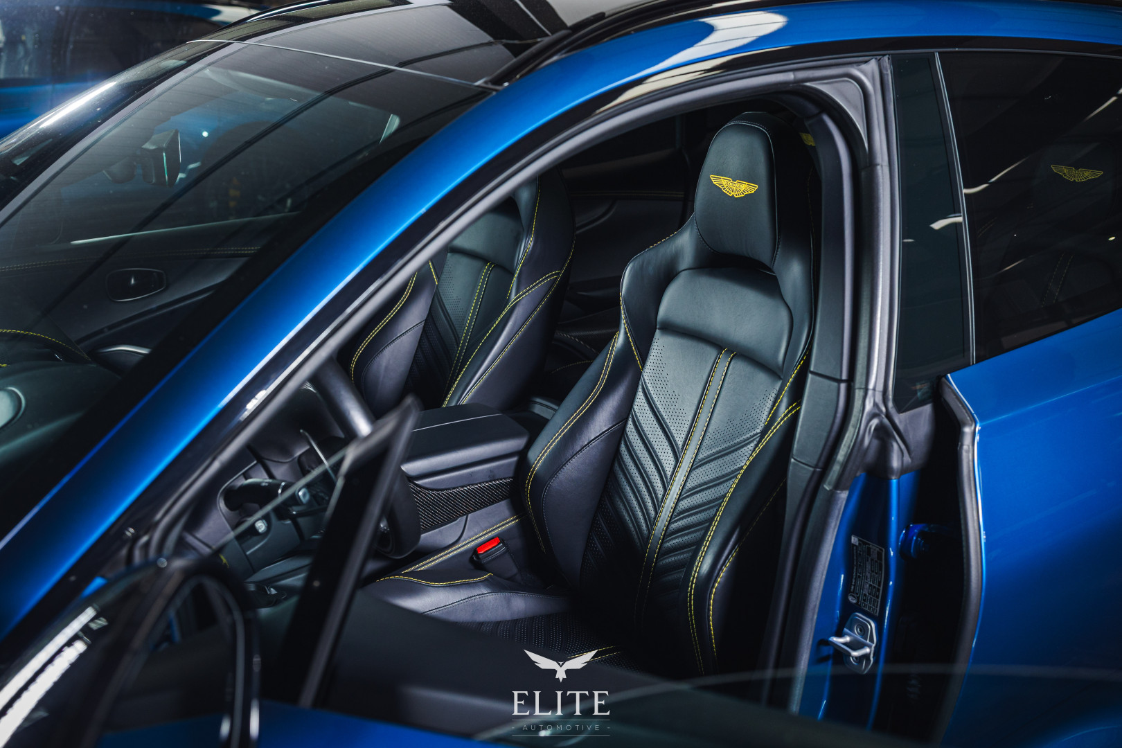 ASTON MARTIN DBX 707