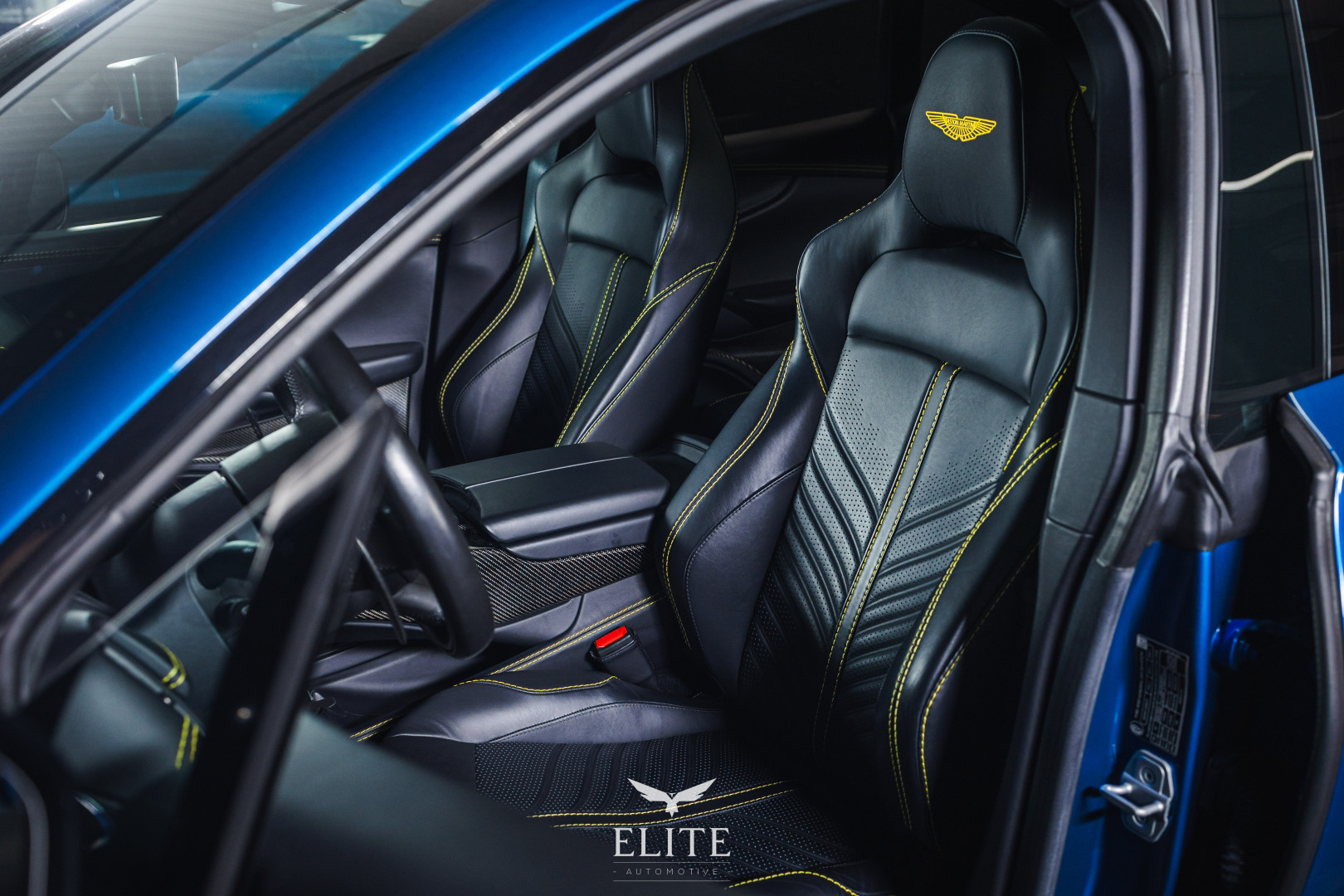 ASTON MARTIN DBX 707