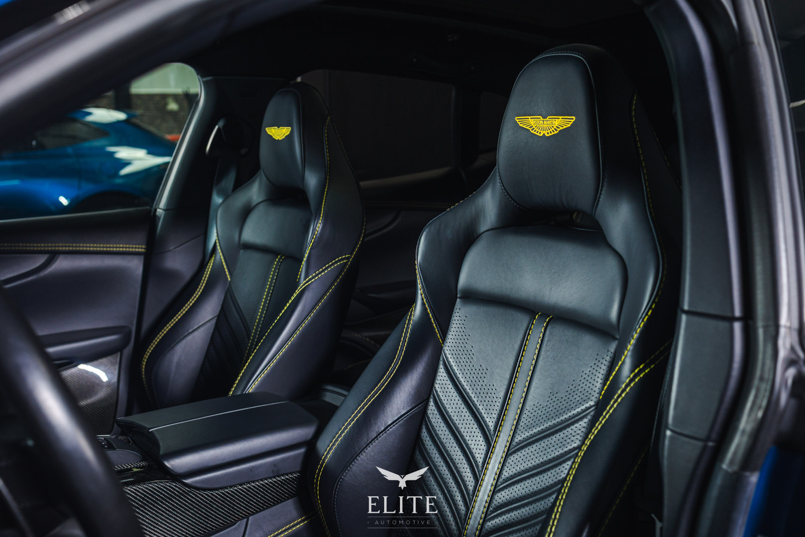 ASTON MARTIN DBX 707