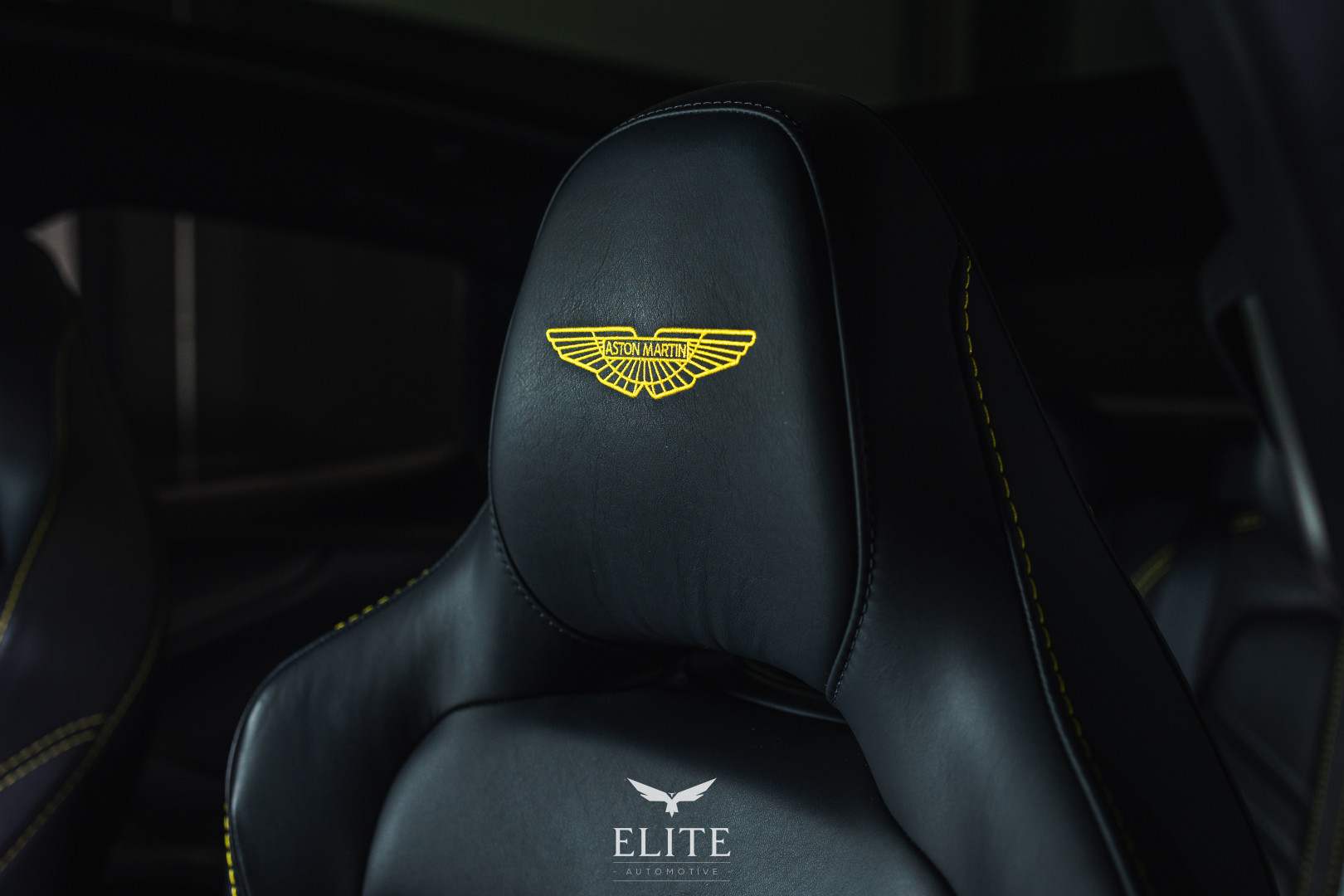 ASTON MARTIN DBX 707