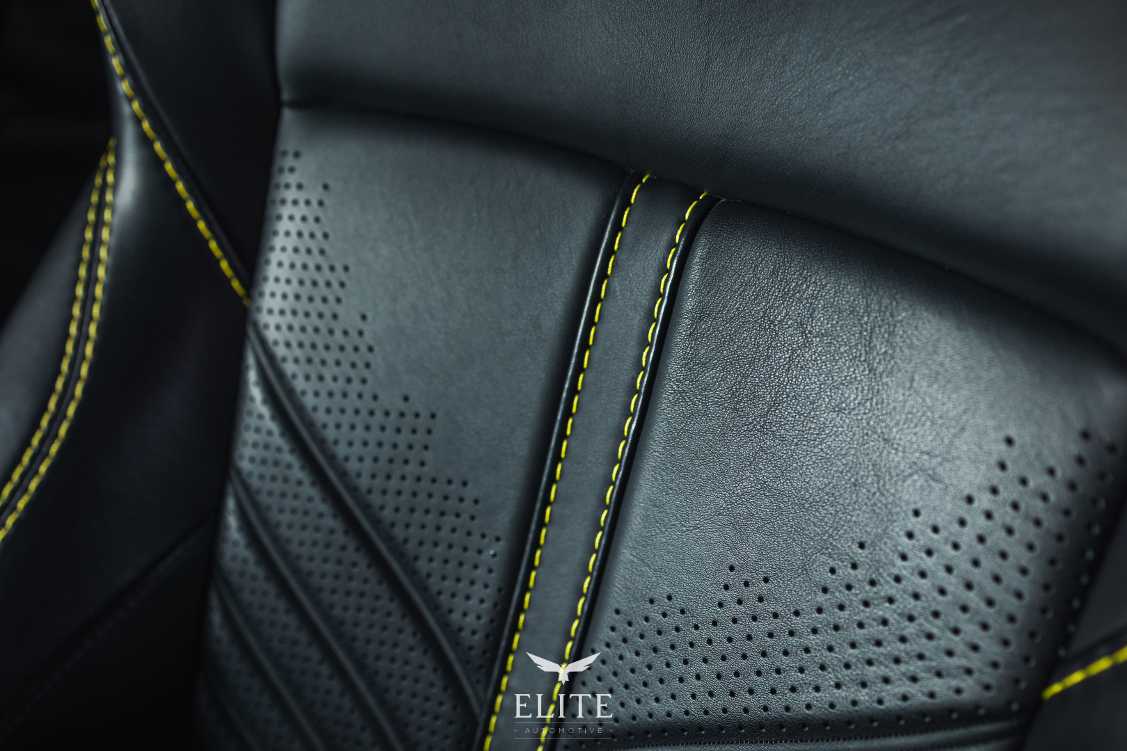 ASTON MARTIN DBX 707