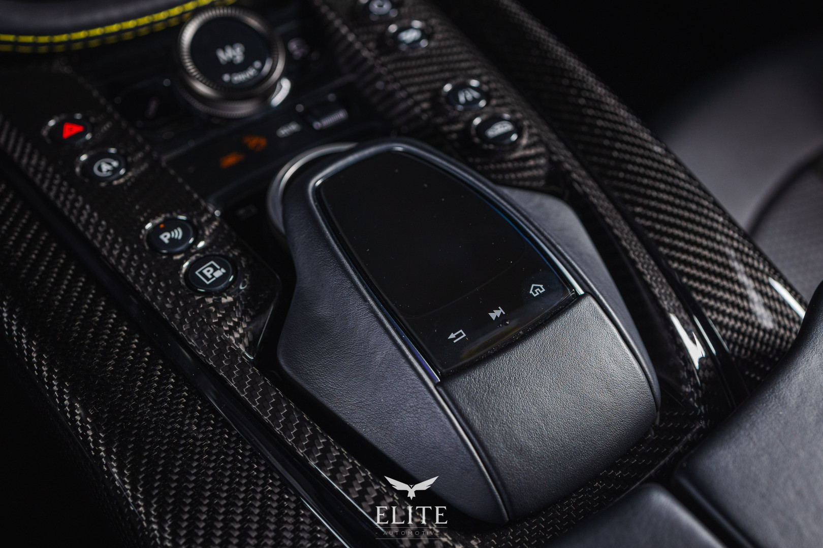 ASTON MARTIN DBX 707