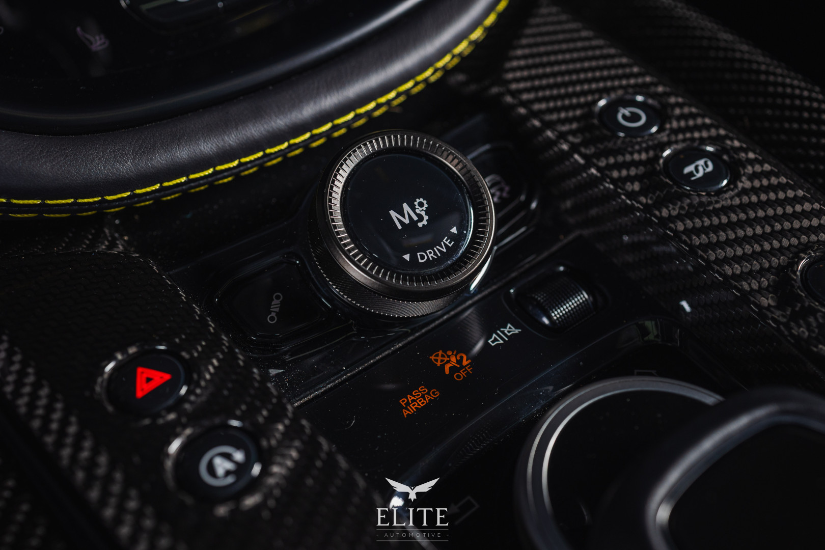 ASTON MARTIN DBX 707