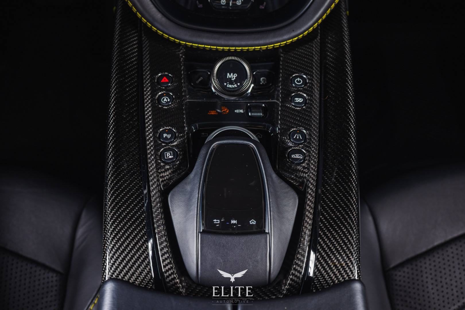 ASTON MARTIN DBX 707