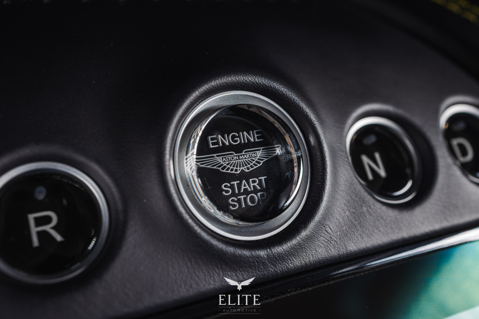 ASTON MARTIN DBX 707