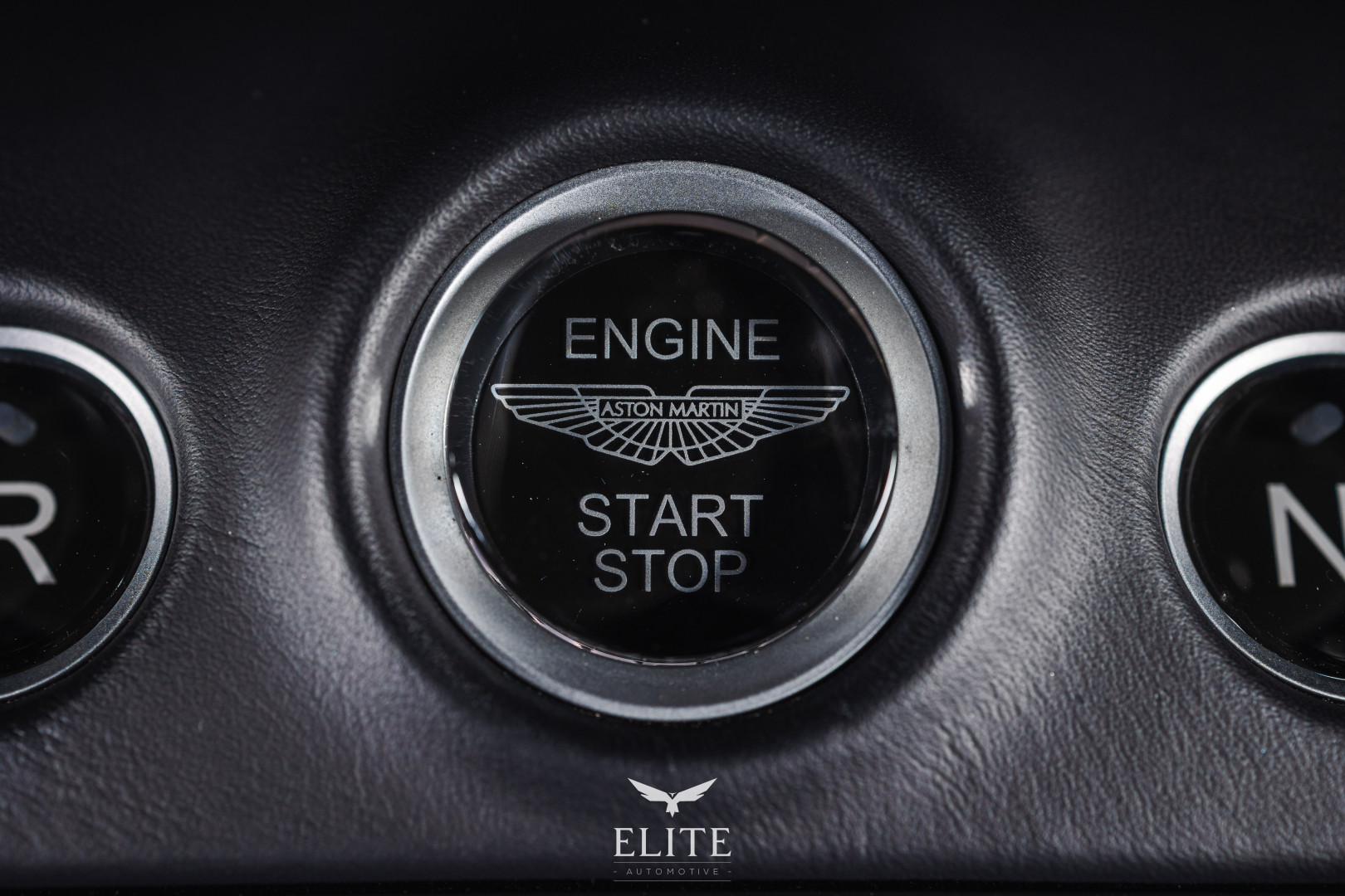 ASTON MARTIN DBX 707