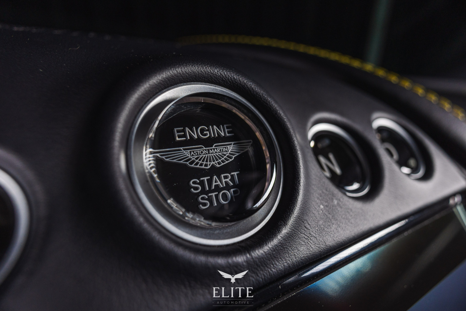 ASTON MARTIN DBX 707