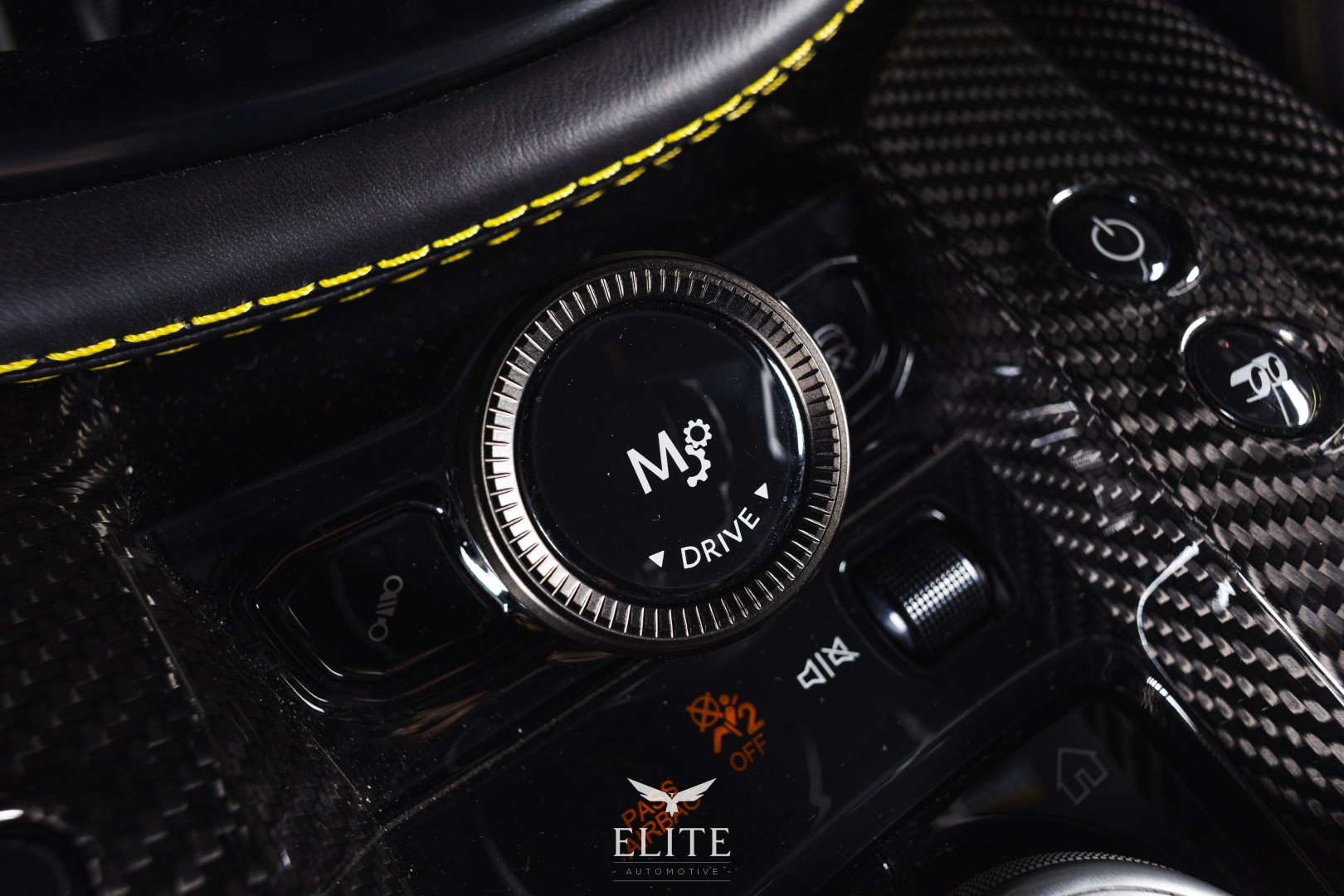 ASTON MARTIN DBX 707