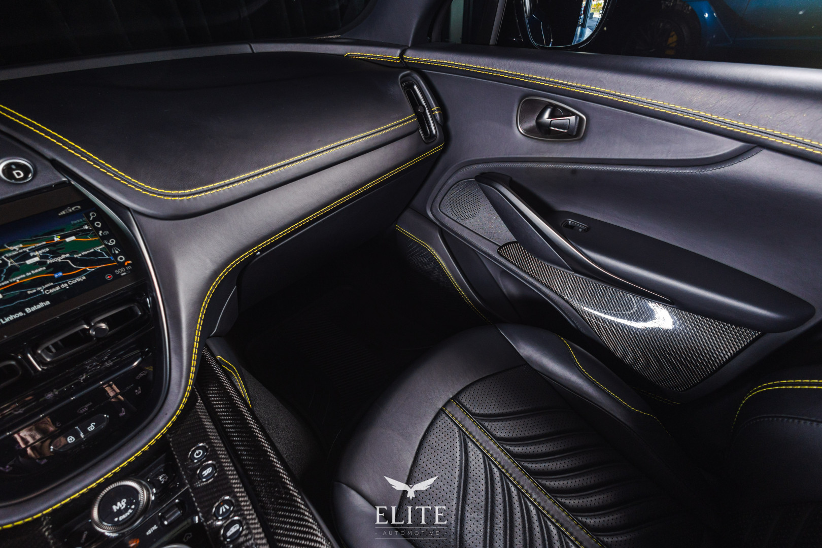 ASTON MARTIN DBX 707