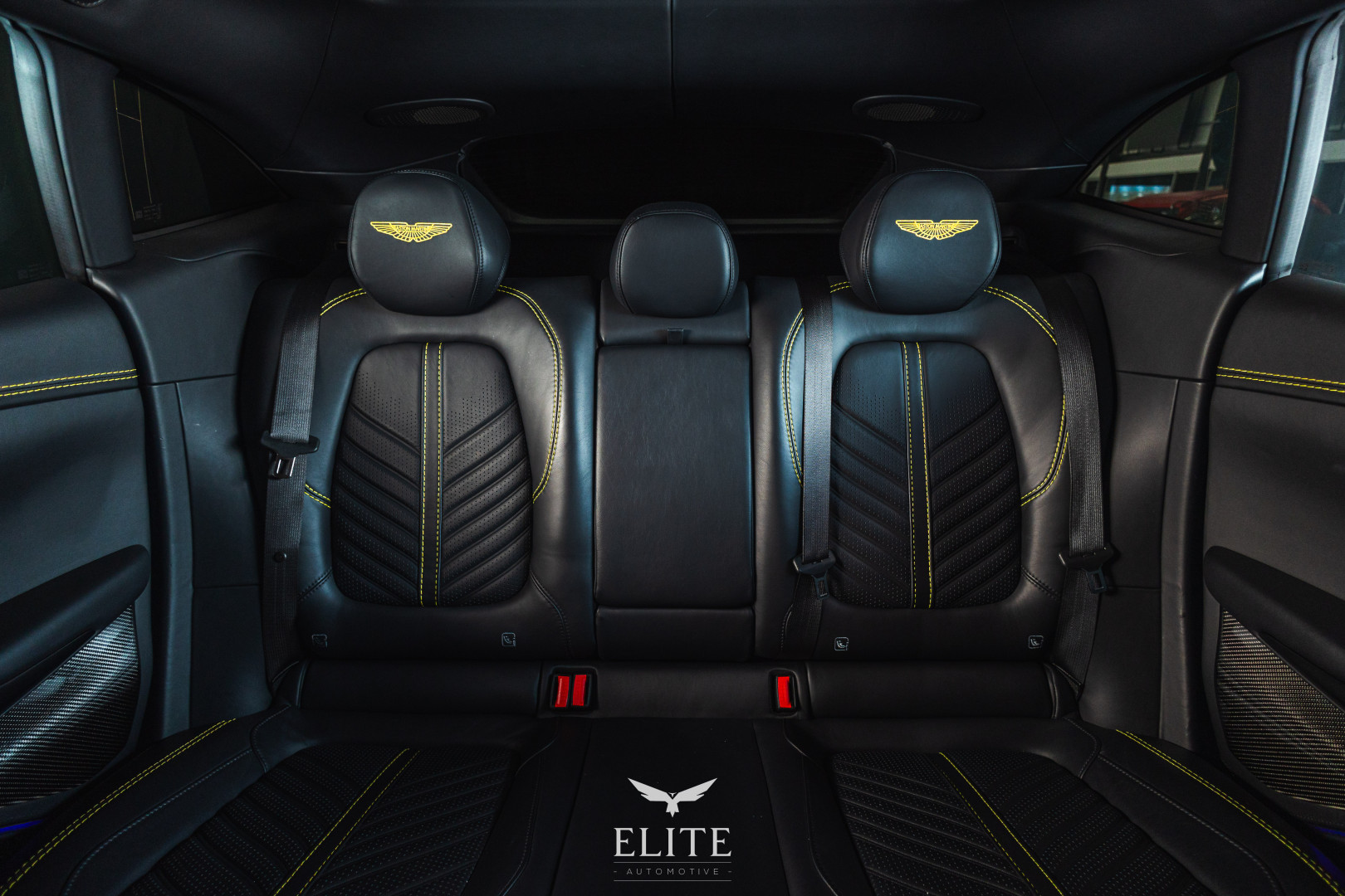 ASTON MARTIN DBX 707