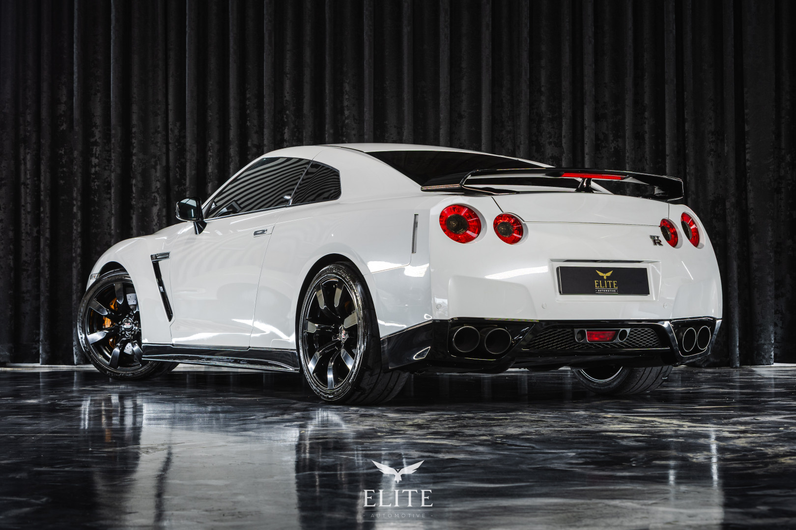 NISSAN GT-R Premium Edition