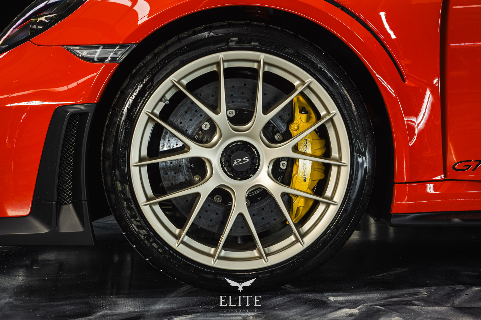 PORSCHE 911 GT2 RS Weissach Package