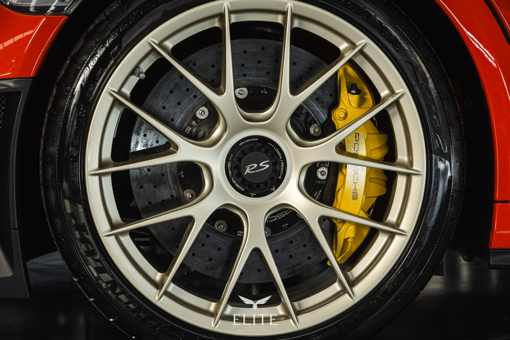 PORSCHE 911 GT2 RS Weissach Package