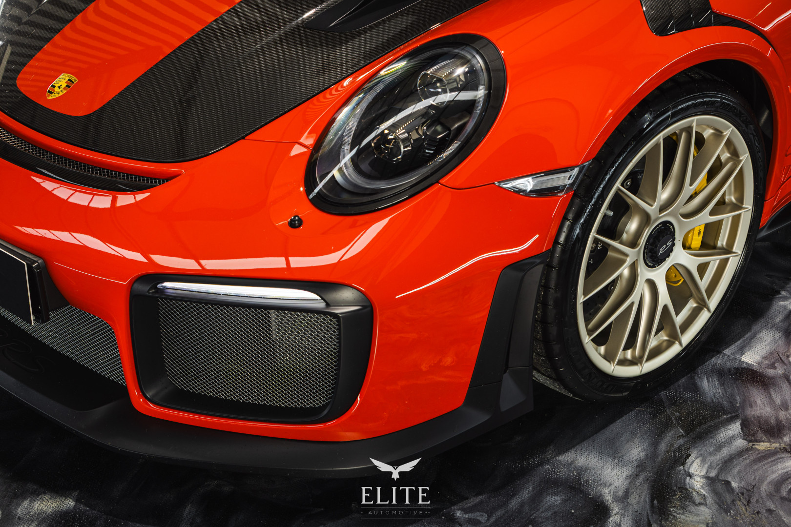 PORSCHE 911 GT2 RS Weissach Package