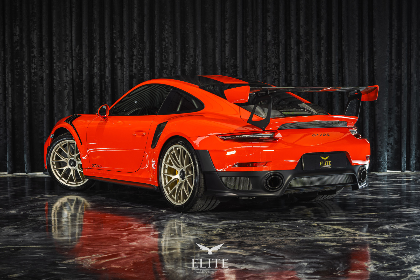PORSCHE 911 GT2 RS Weissach Package