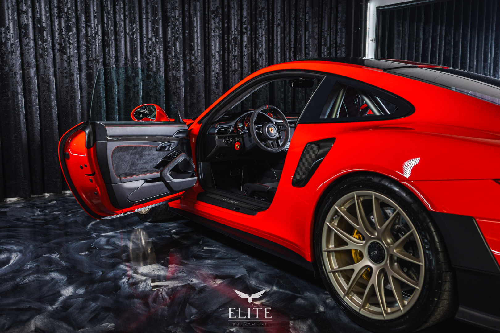 PORSCHE 911 GT2 RS Weissach Package