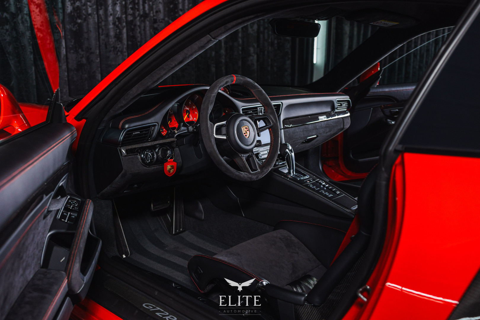 PORSCHE 911 GT2 RS Weissach Package