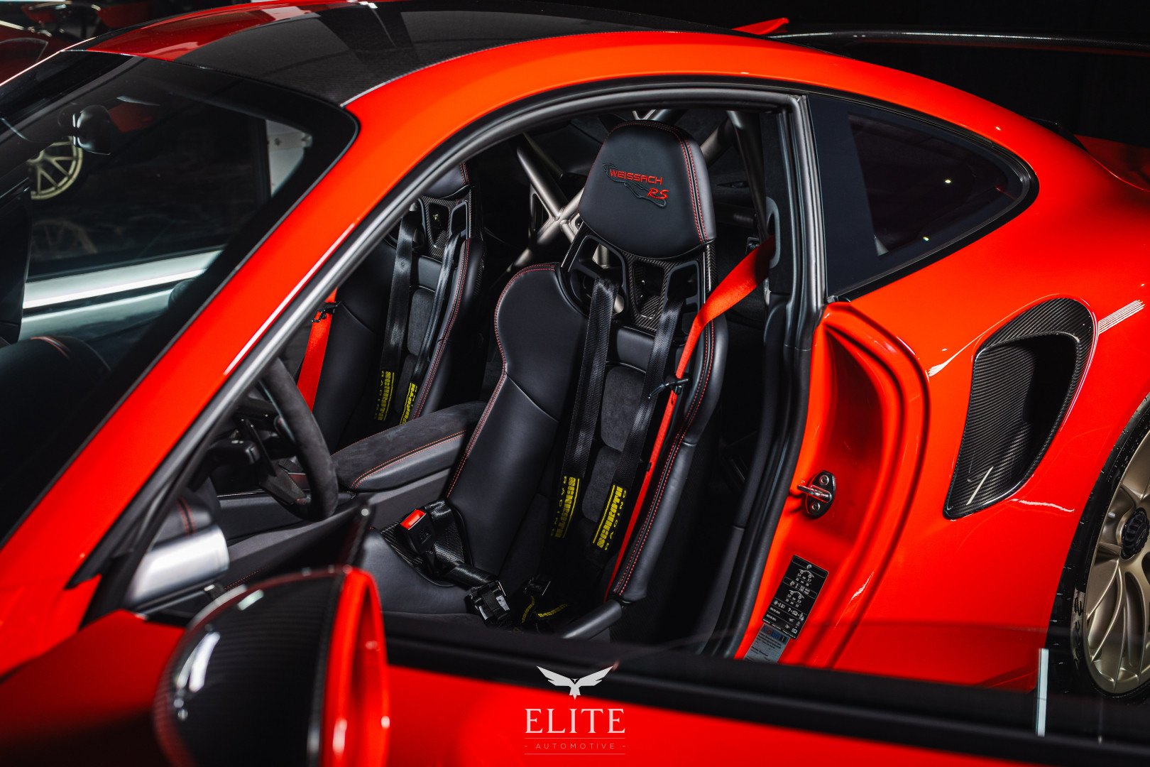 PORSCHE 911 GT2 RS Weissach Package