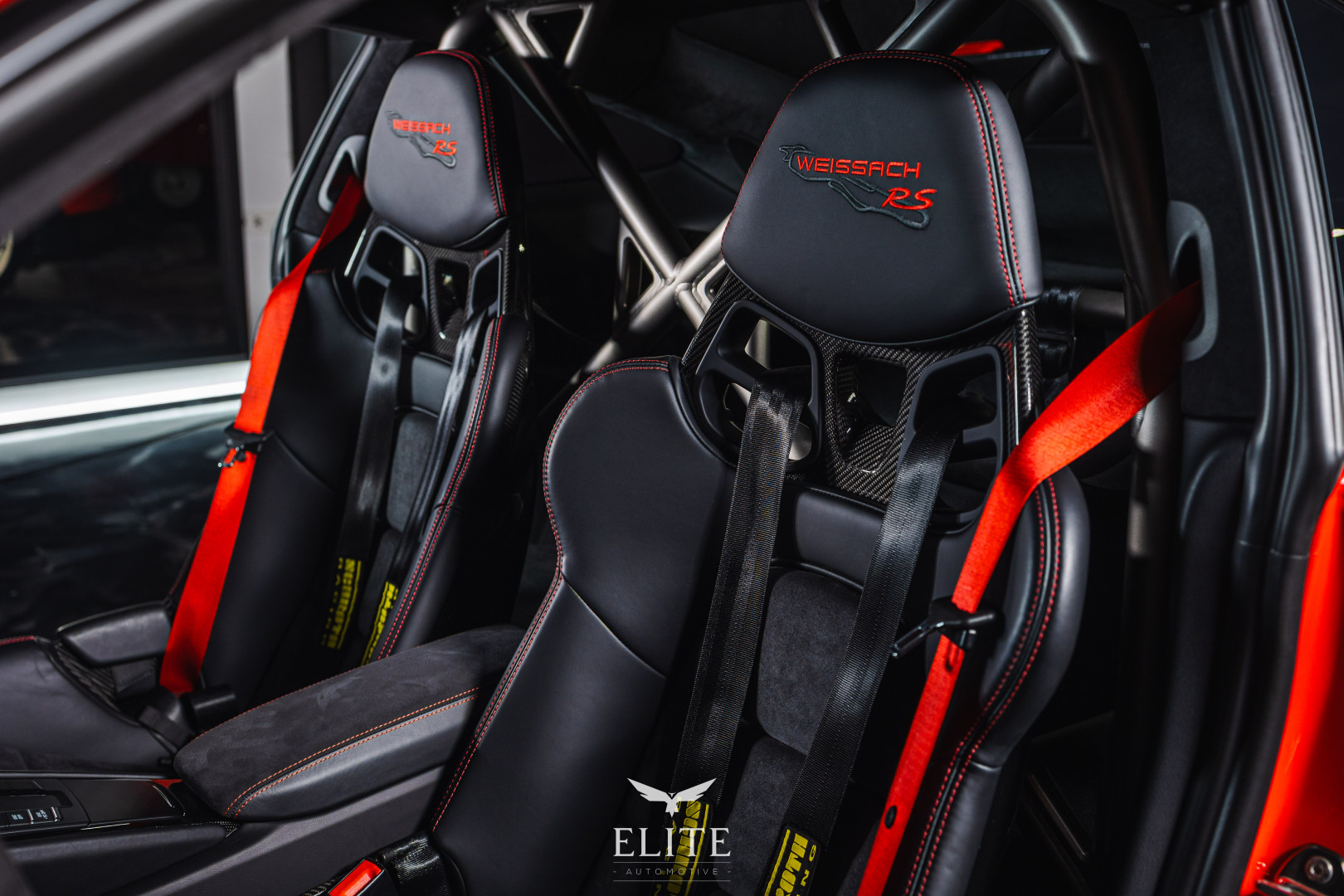 PORSCHE 911 GT2 RS Weissach Package