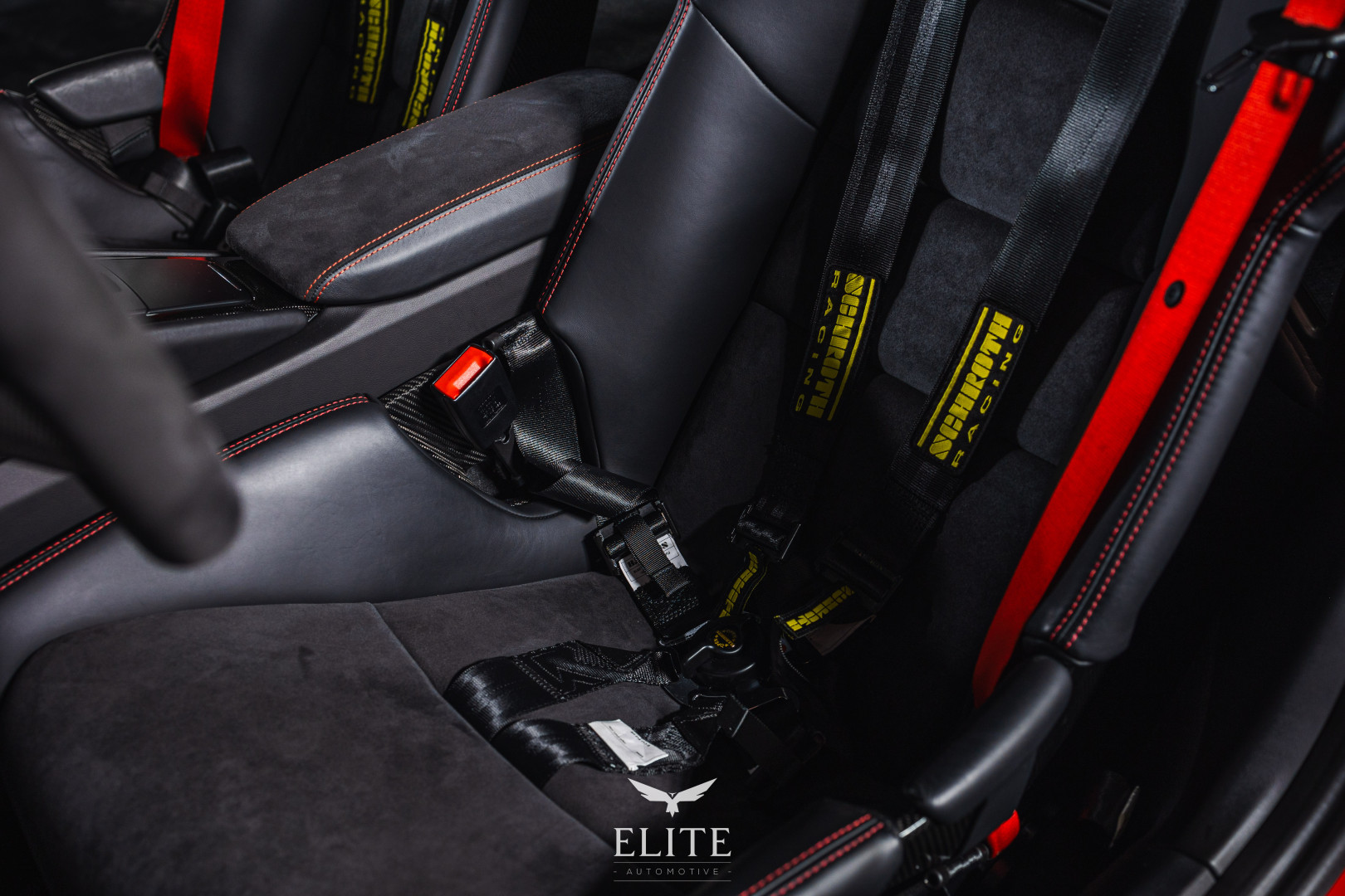 PORSCHE 911 GT2 RS Weissach Package