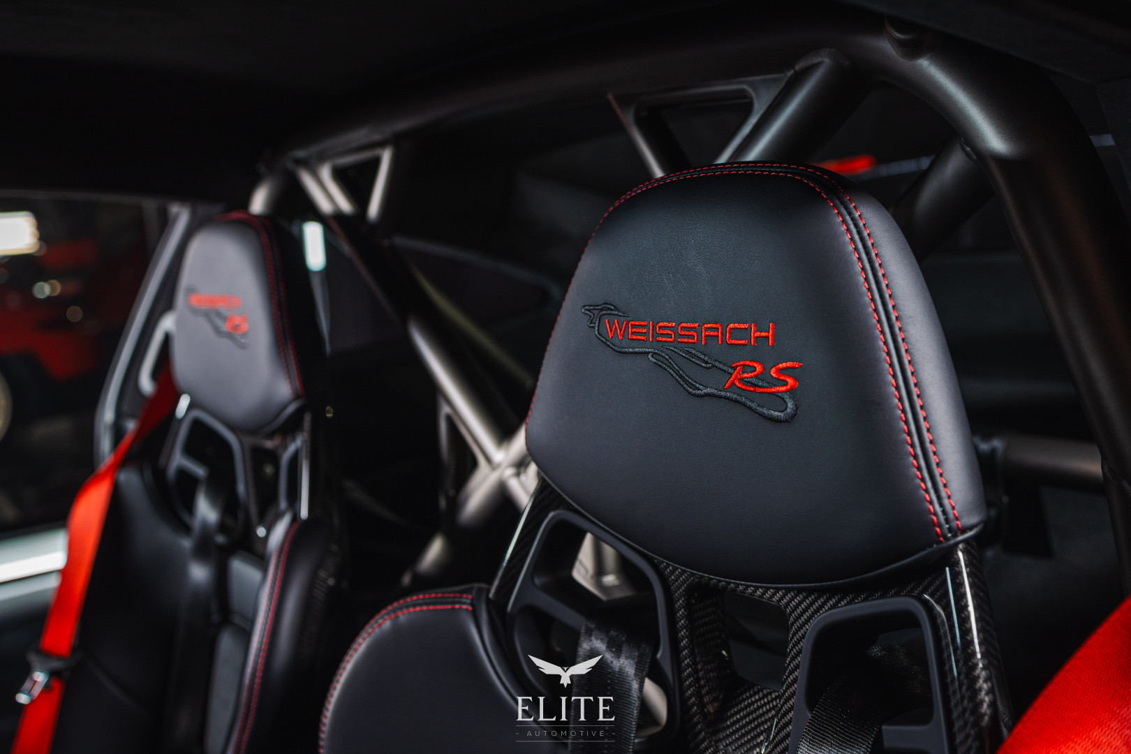 PORSCHE 911 GT2 RS Weissach Package