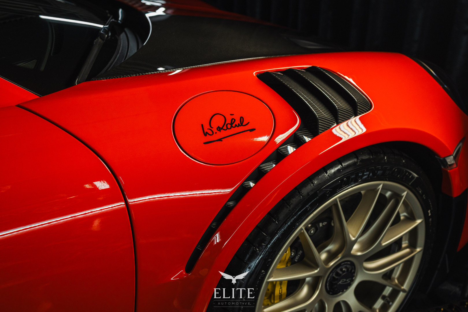 PORSCHE 911 GT2 RS Weissach Package