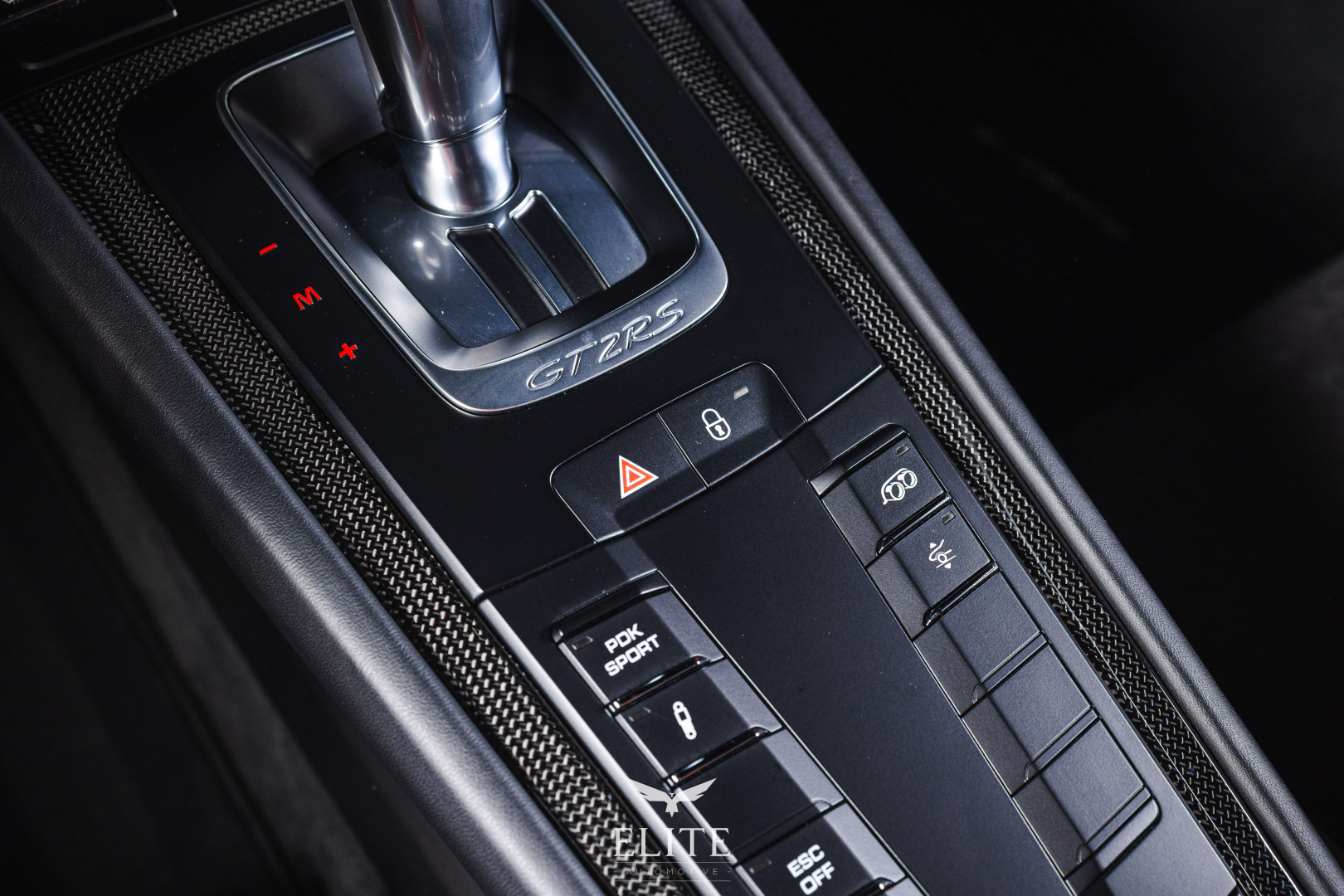 PORSCHE 911 GT2 RS Weissach Package