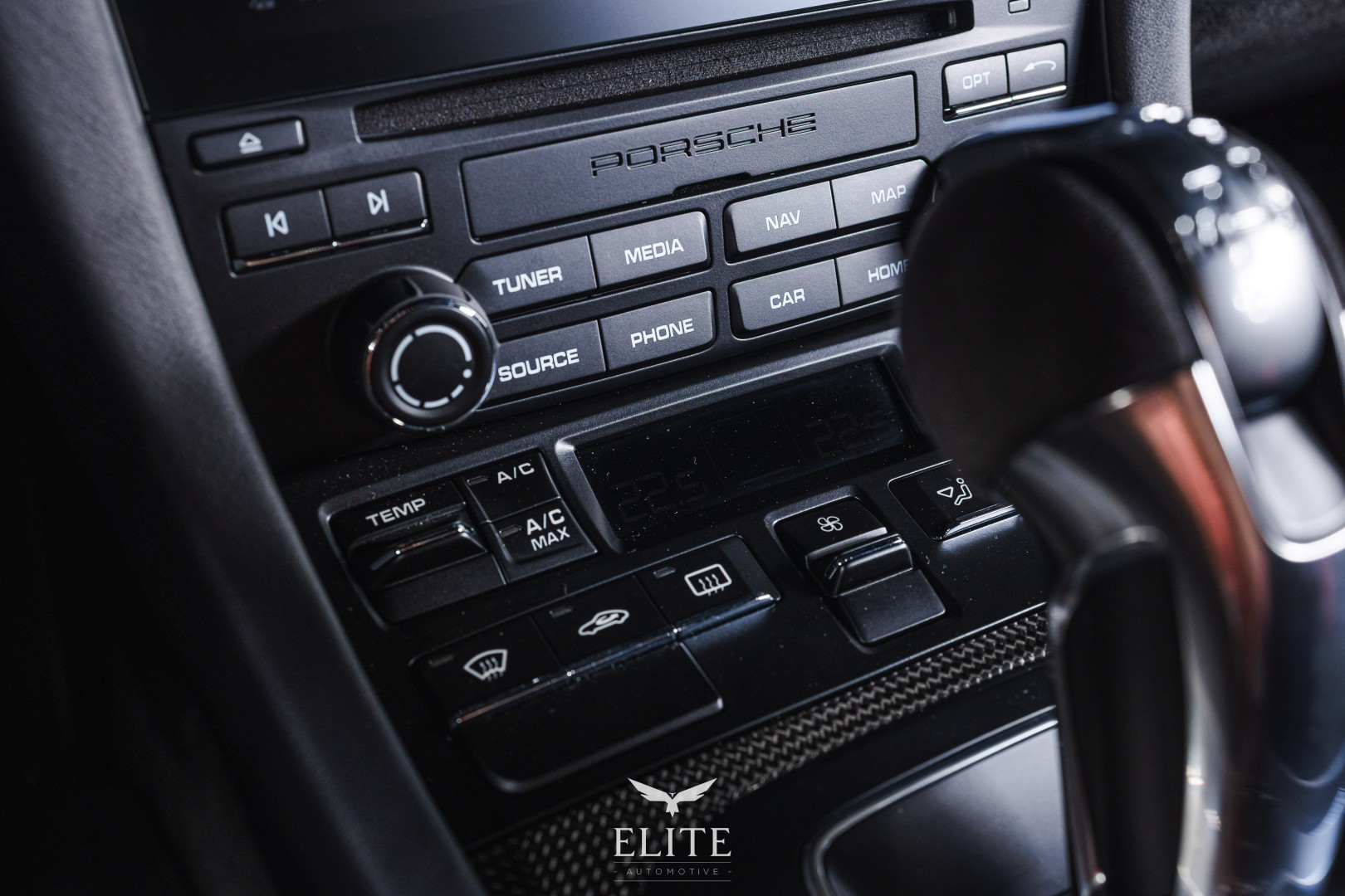 PORSCHE 911 GT2 RS Weissach Package