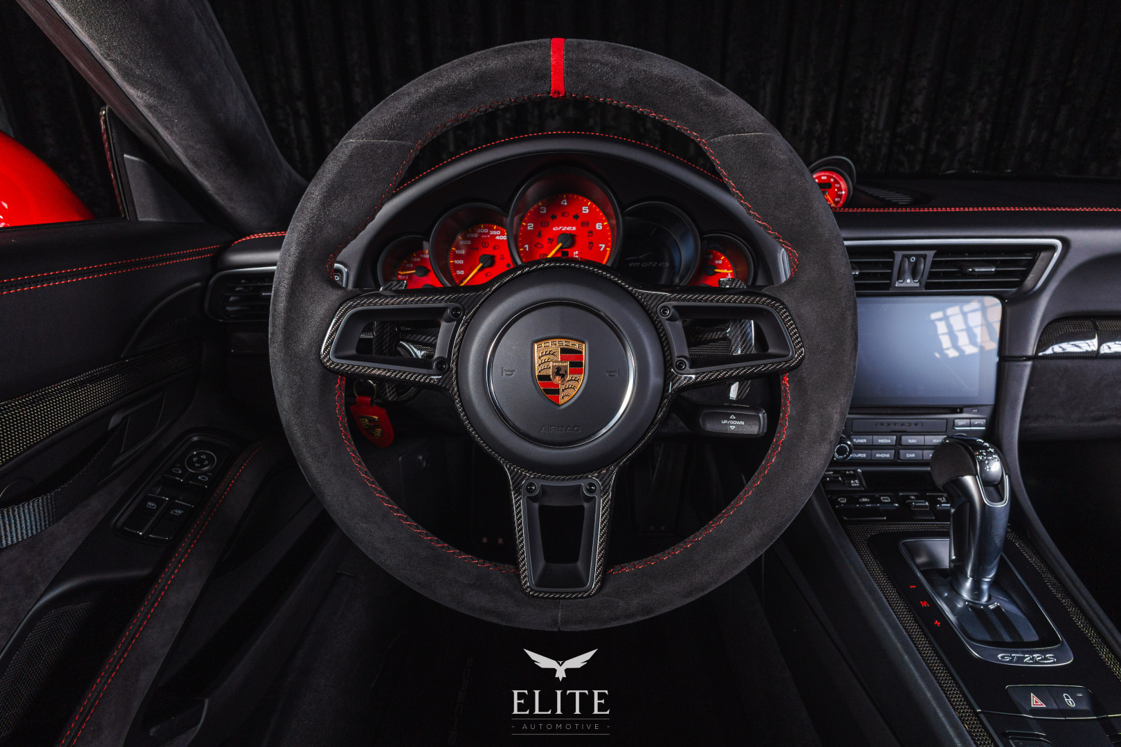 PORSCHE 911 GT2 RS Weissach Package