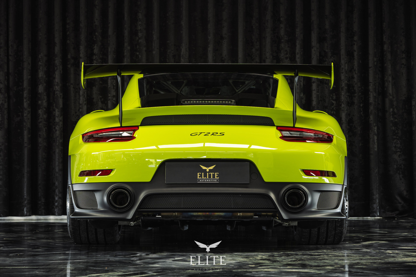PORSCHE 911 GT2 RS Weissach Package
