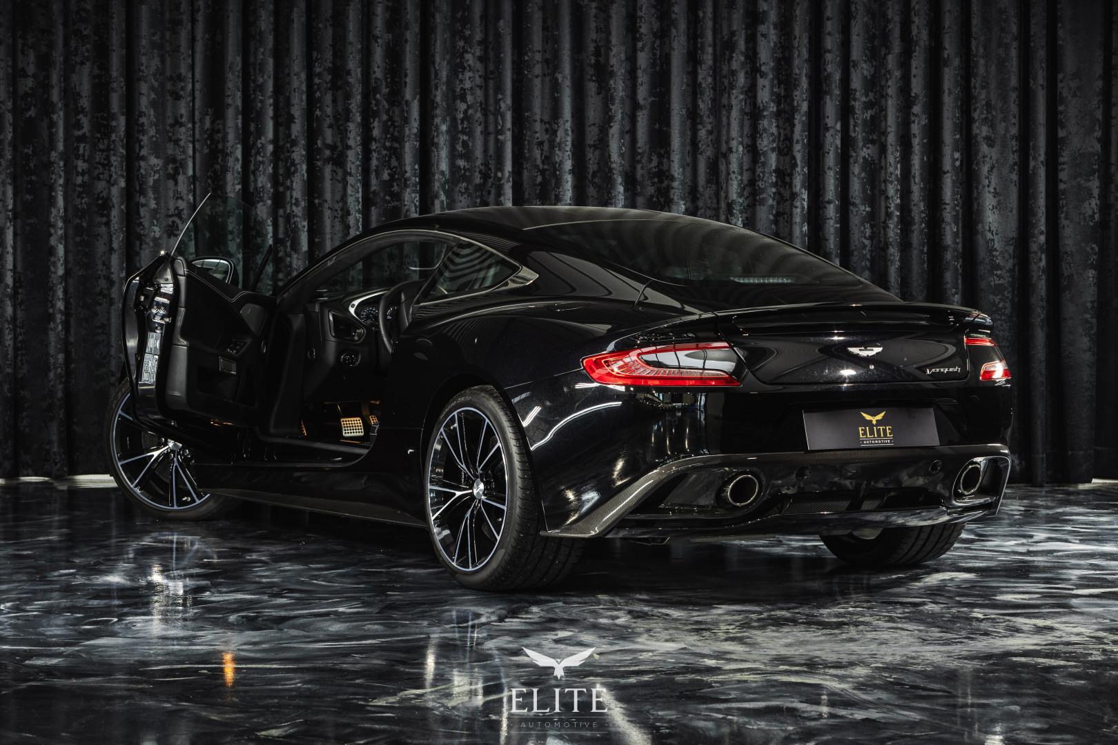 Aston Martin Vanquish V12 Coupe Carbon