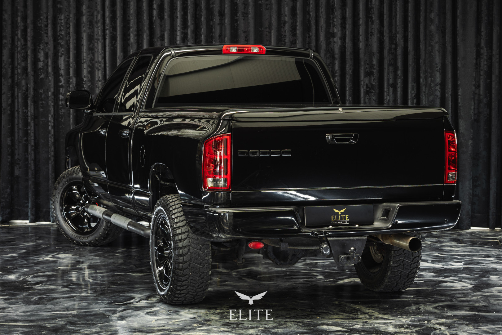 DODGE RAM V8