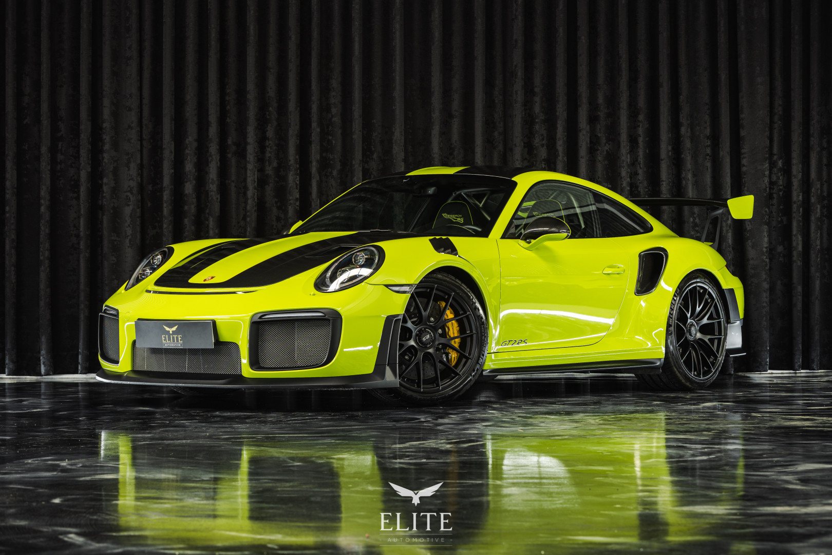 PORSCHE 911 GT2 RS Weissach Package