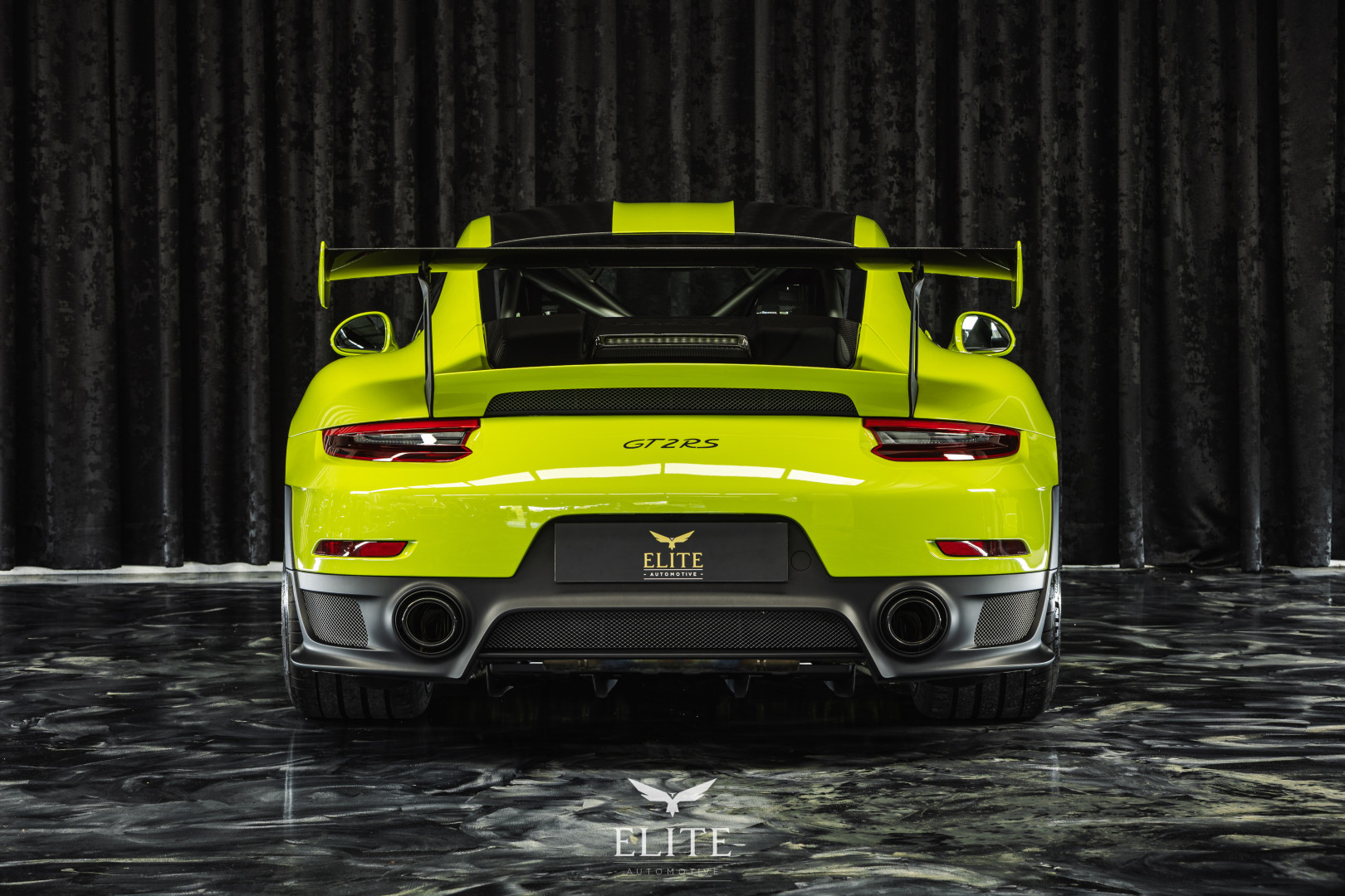PORSCHE 911 GT2 RS Weissach Package