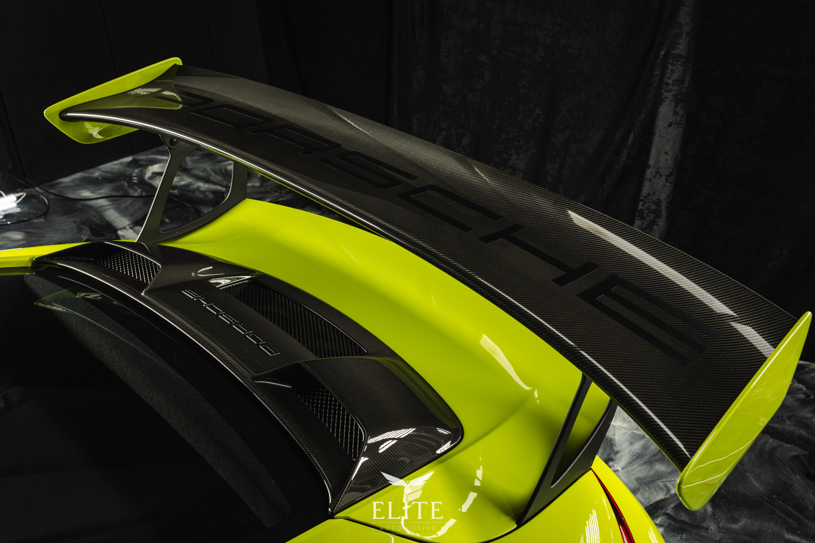 PORSCHE 911 GT2 RS Weissach Package